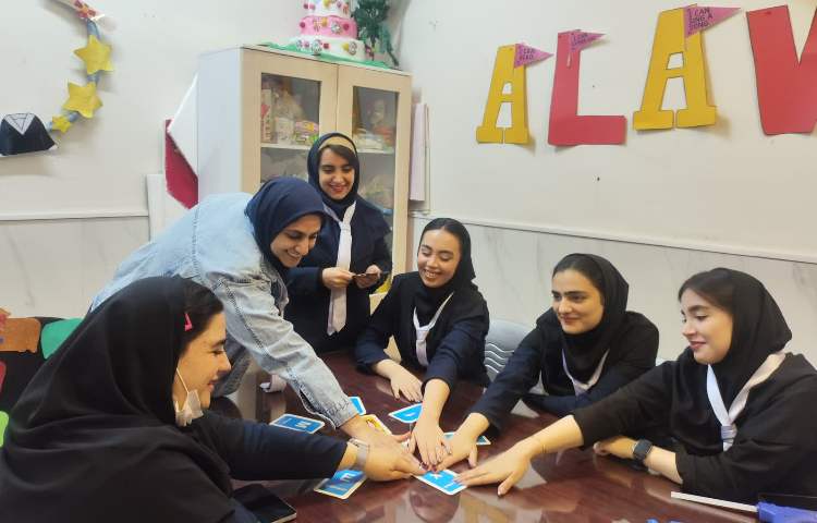 برگزاری جلسه هفتگی دپارتمان زبان و اتاق فکر 3