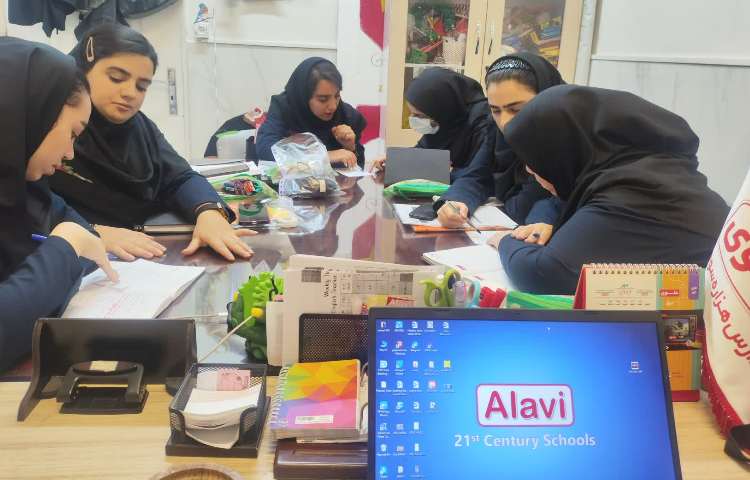 برگزاری جلسه هفتگی دپارتمان زبان و اتاق فکر