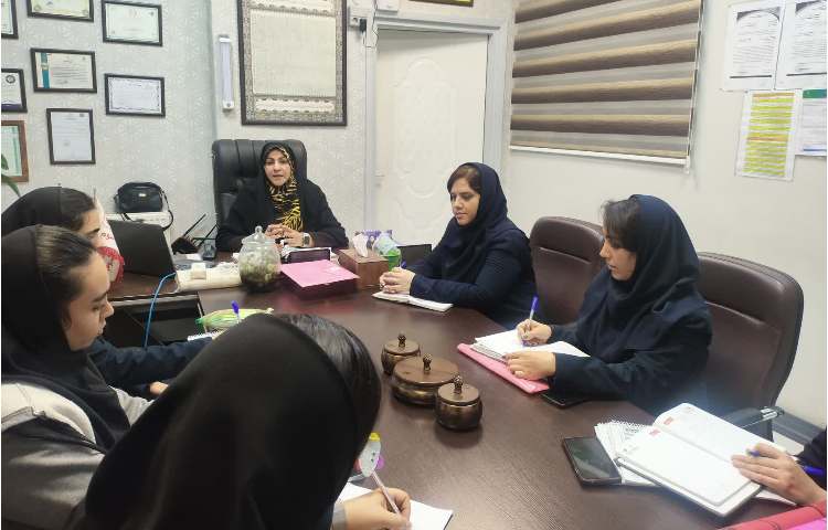 برگزاری جلسه هفتگی مدیریت با دپارتمان زبان انگلیسی 1