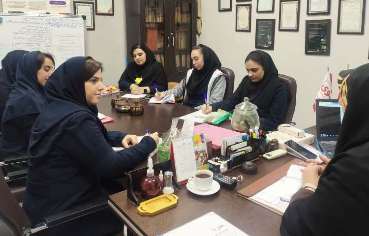 برگزاری جلسه هفتگی مدیریت با دپارتمان زبان انگلیسی 3