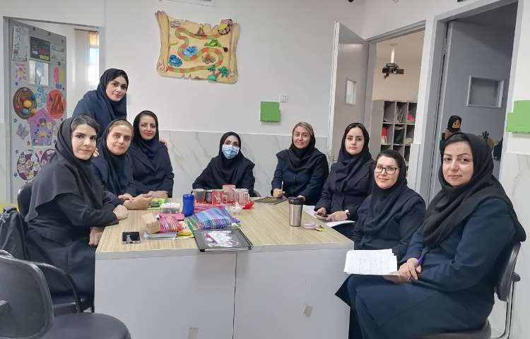 برگزاری جلسه ی آموزگاران 2