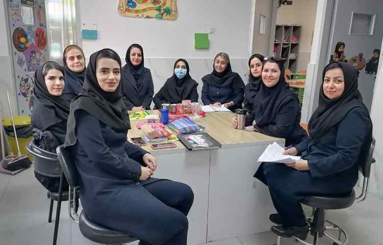 برگزاری جلسه ی آموزگاران