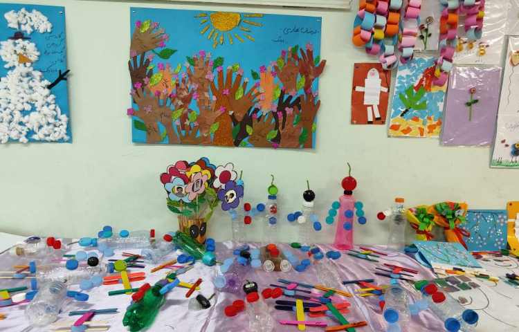 :برگزاری جلسه ی اولیا و آموزگاران زبان و پایه و بازدید از نمایشگاه دست سازه ها 6