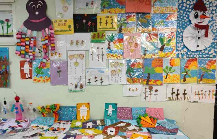 :برگزاری جلسه ی اولیا و آموزگاران زبان و پایه و بازدید از نمایشگاه دست سازه ها 7