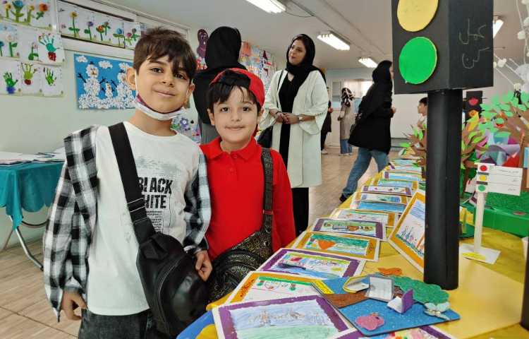 :برگزاری جلسه ی اولیا و آموزگاران زبان و پایه و بازدید از نمایشگاه دست سازه ها 11