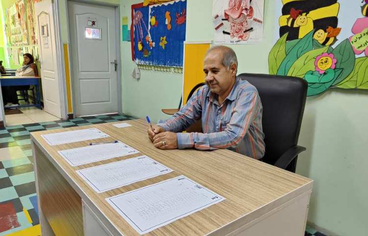 :برگزاری جلسه ی اولیا و آموزگاران زبان و پایه و بازدید از نمایشگاه دست سازه ها 22