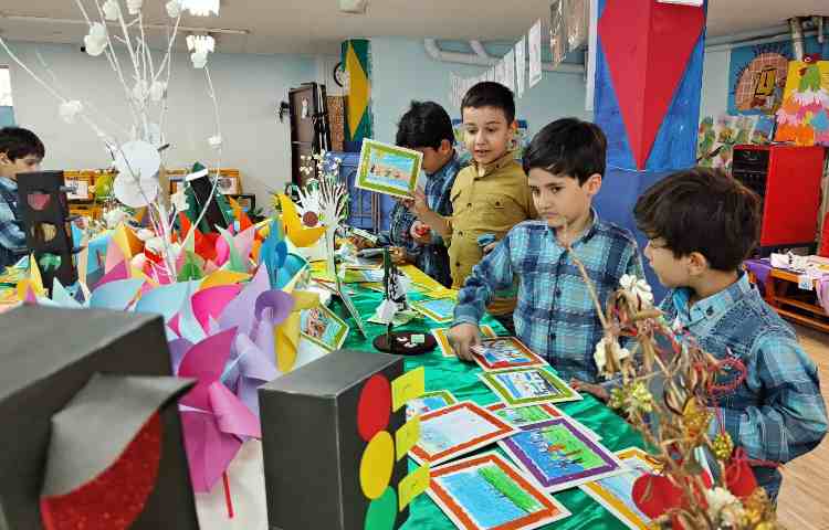 :برگزاری جلسه ی اولیا و آموزگاران زبان و پایه و بازدید از نمایشگاه دست سازه ها 30