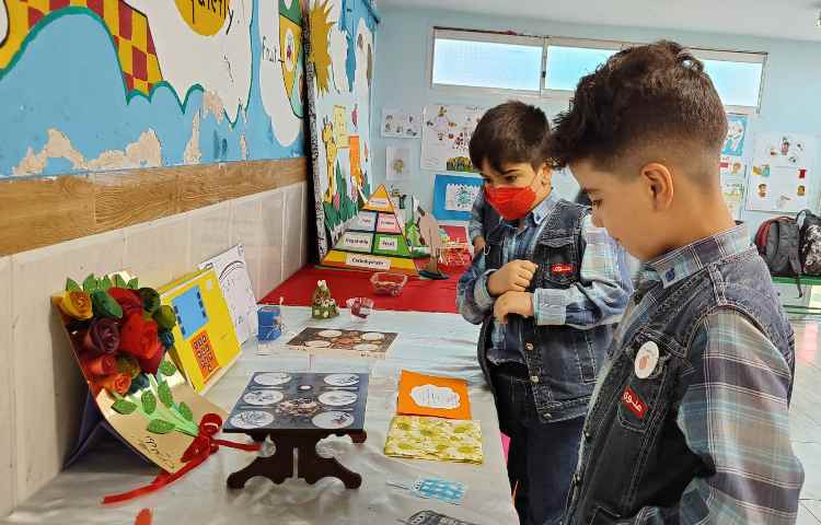 :برگزاری جلسه ی اولیا و آموزگاران زبان و پایه و بازدید از نمایشگاه دست سازه ها 31