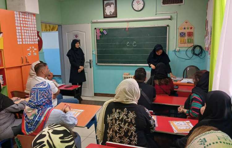 برگزاری جلسه ی اولیا و آموزگاران پایه اول با موضوع تدریس نشانه ها 13