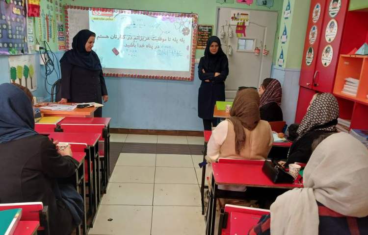 برگزاری جلسه ی اولیا و آموزگاران پایه سوم با موضوع آموزش ضرب 1