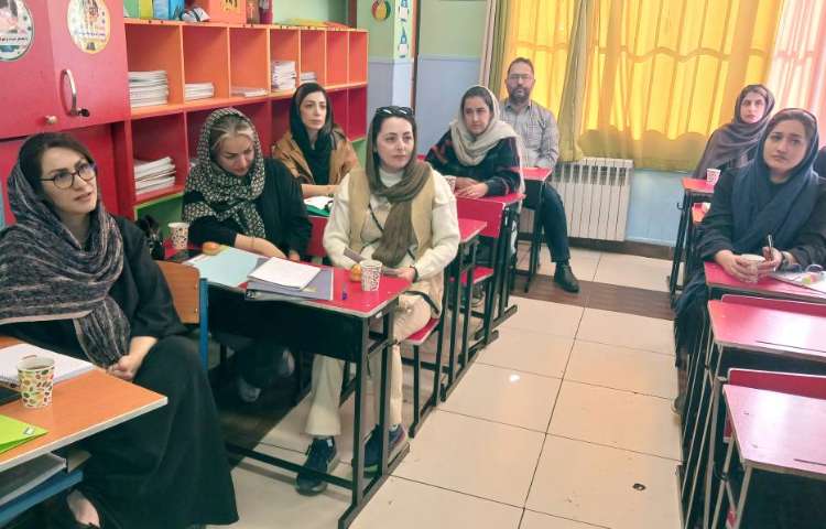 برگزاری جلسه ی اولیا و آموزگاران پایه سوم با موضوع آموزش ضرب 3