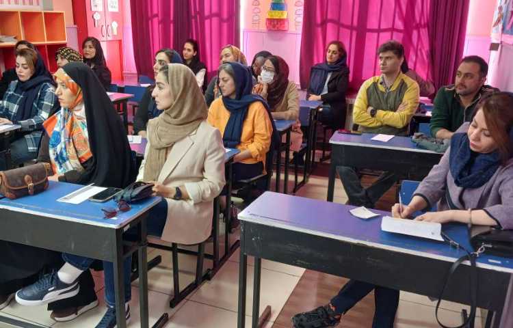 برگزاری جلسه ی اولیا و آموزگاران پایه سوم با موضوع آموزش ضرب 4