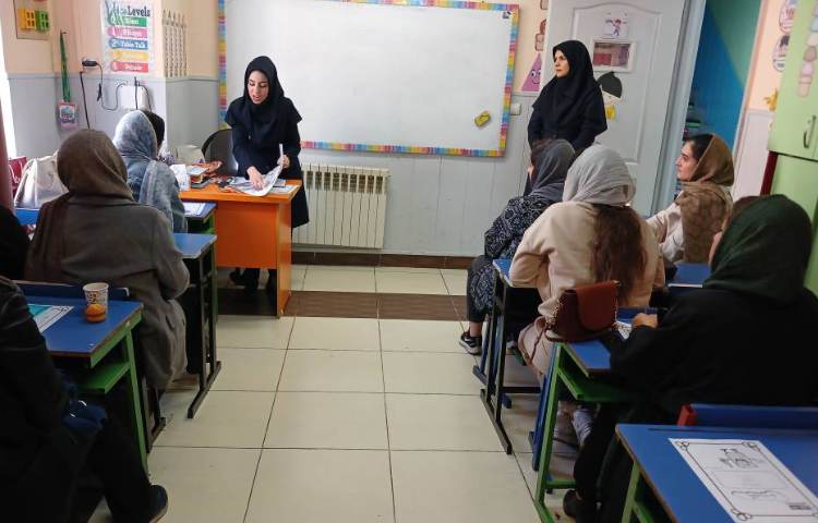 برگزاری جلسه ی اولیا و آموزگاران پایه سوم با موضوع آموزش ضرب 5