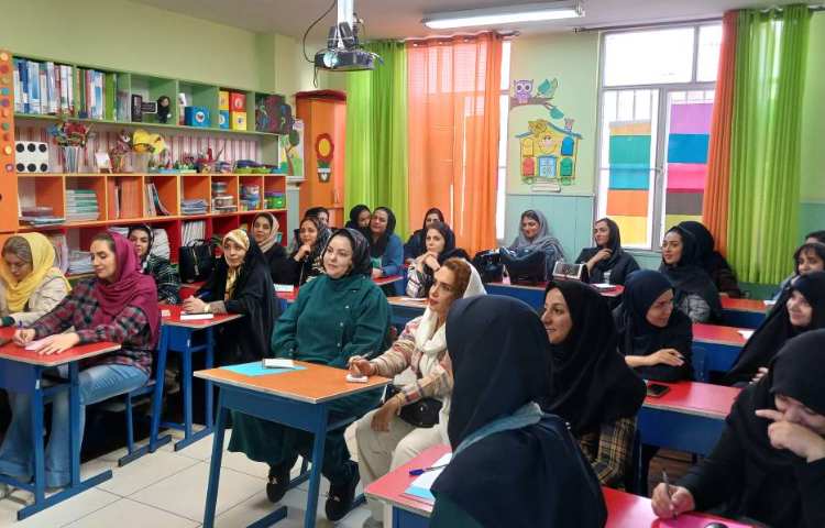 برگزاری جلسه ی اولیا و آموزگاران پایه سوم با موضوع آموزش ضرب 6