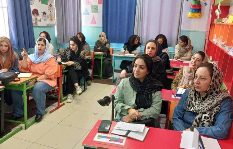 برگزاری جلسه ی اولیا و آموزگاران پایه سوم با موضوع آموزش ضرب 7