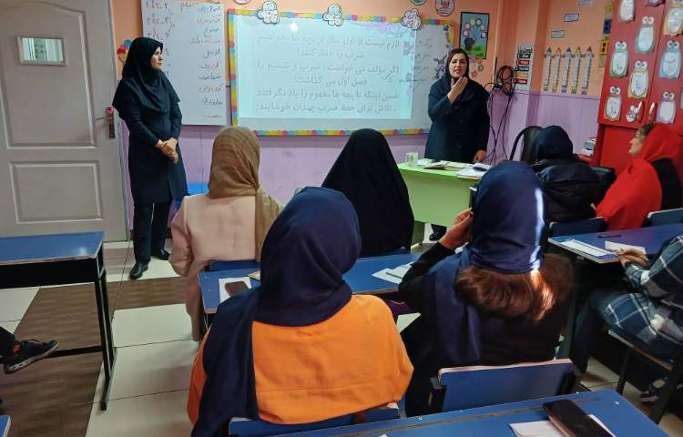 برگزاری جلسه ی اولیا و آموزگاران پایه سوم با موضوع آموزش ضرب 9