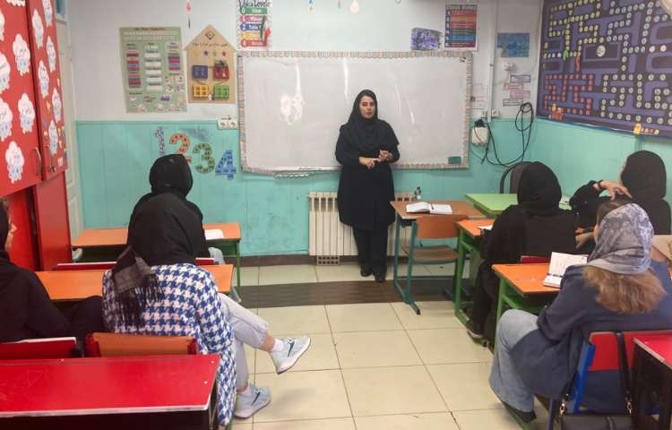 برگزاری جلسه ی اولیا و آموزگاران 8