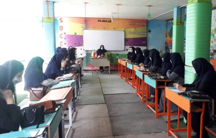 برگزاری جلسه ی شورای دبیران در آستانه بازگشایی مدارس 3