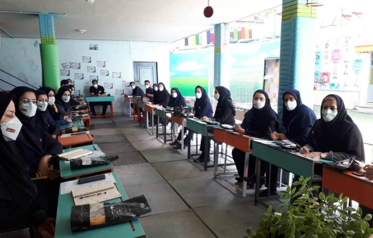 برگزاری جلسه ی شورای دبیران در آستانه بازگشایی مدارس