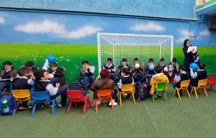 برگزاری دیکته بادکنکی زبان انگلیسی در پایه دوم 3