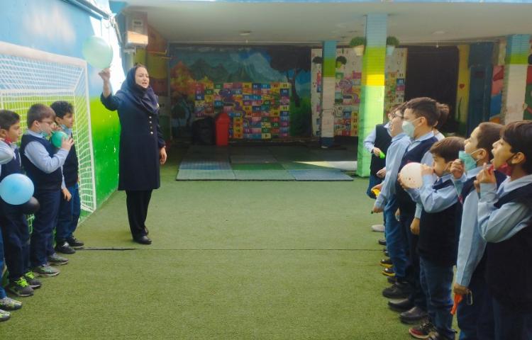 برگزاری زنگ علوم در حیاط(جهت آشنایی با حالت مواد) 1