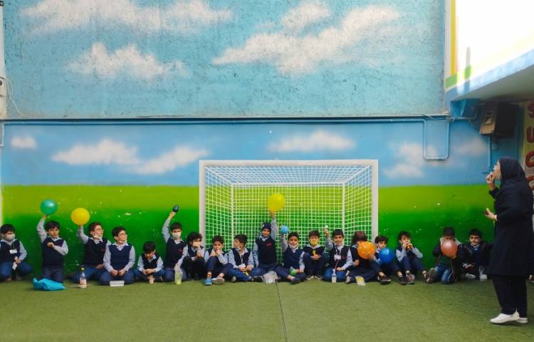 برگزاری زنگ علوم در حیاط(جهت آشنایی با حالت مواد) 4