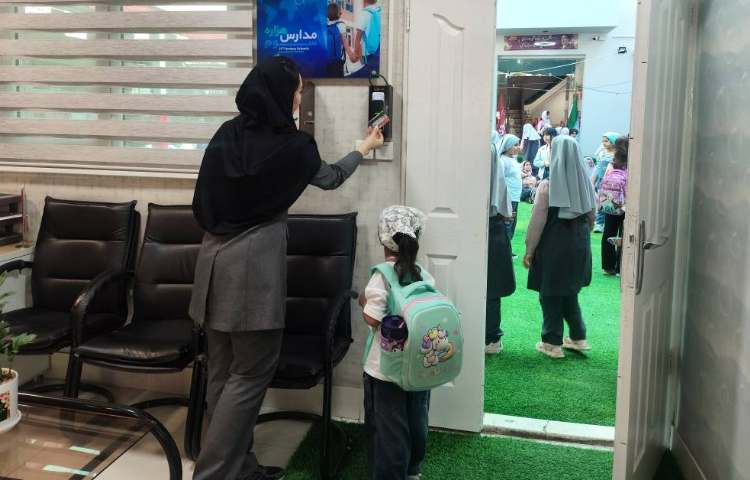 برگزاری صبحگاه دپارتمان زبان 9