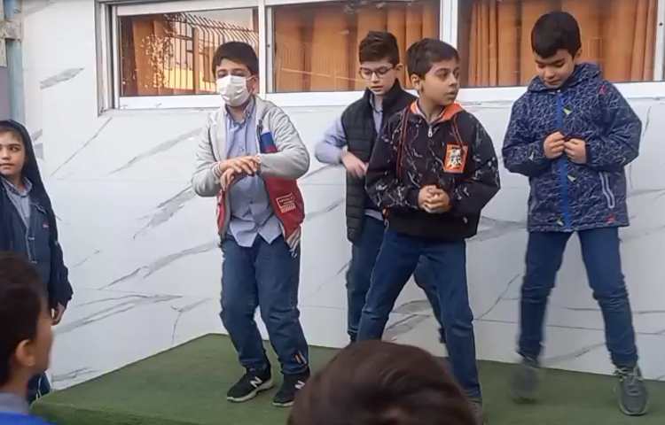 برگزاری صبحگاه زبانی توسط دانش آموزان پایه چهارم 1