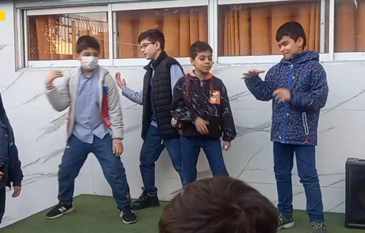 برگزاری صبحگاه زبانی توسط دانش آموزان پایه چهارم 2