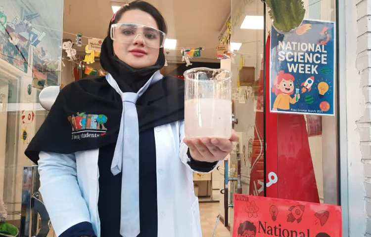 برگزاری صبحگاه زبانی هفته ملی علوم و غوطه وری زبان 7