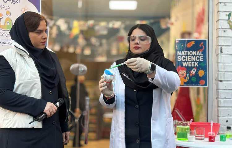 برگزاری صبحگاه زبانی هفته ملی علوم 11