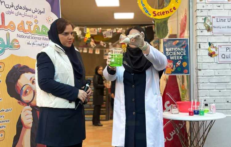 برگزاری صبحگاه زبانی هفته ملی علوم 9