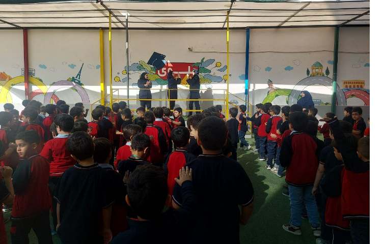 برگزاری صبحگاه زبانی و اعطای Certificate آزمون ماک Cambridge به دانش آموزان پایه های چهارم و ششم 88