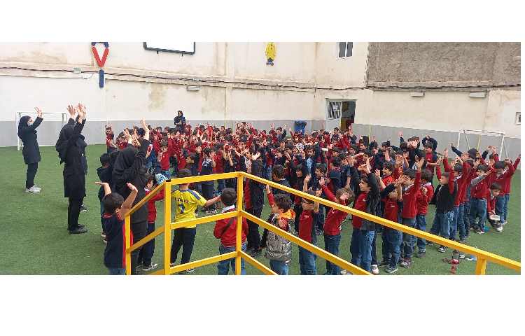 برگزاری صبحگاه زبانی- پایه های پیش دبستان تا دوم (Morning Assembly)