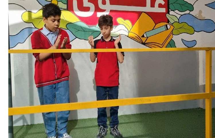 برگزاری صبحگاه شاد زبانی توسط دانش آموزان پر تلاش پایه پنجم (Happy Monday) 1