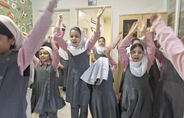 برگزاری صبحگاه های شاد در مدرسه 4