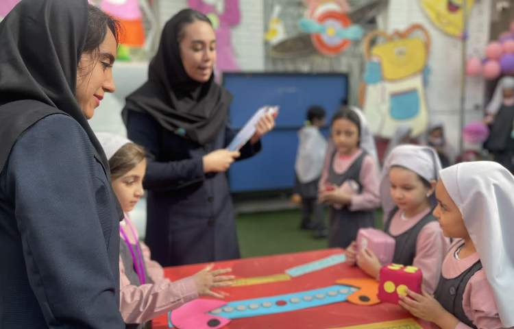 برگزاری صبحگاه و غوطه وری دپارتمان زبان 7