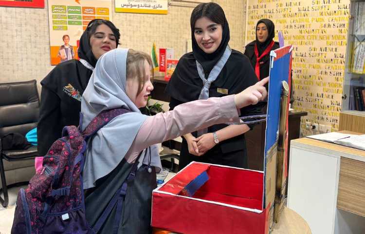 برگزاری صبحگاه و غوطه وری زبان 2