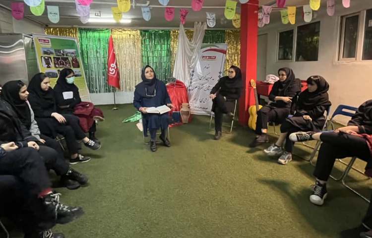 برگزاری محفل ادبی توسط دانش آموزان 6