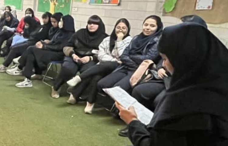 برگزاری محفل ادبی توسط دانش آموزان 8