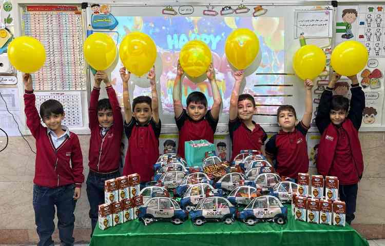برگزاری مراسم تولد دانش آموزان مهرماهی 30