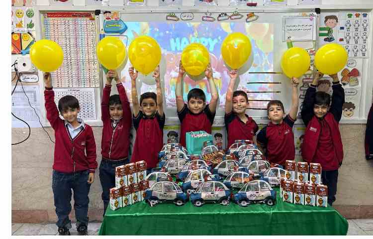 برگزاری مراسم تولد دانش آموزان مهرماهی 32