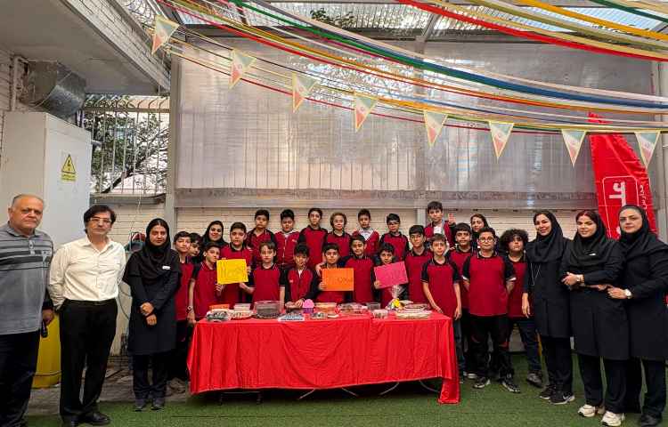 برگزاری مراسم روز شکلات با همکاری جمعی از دانش‌آموزان 2