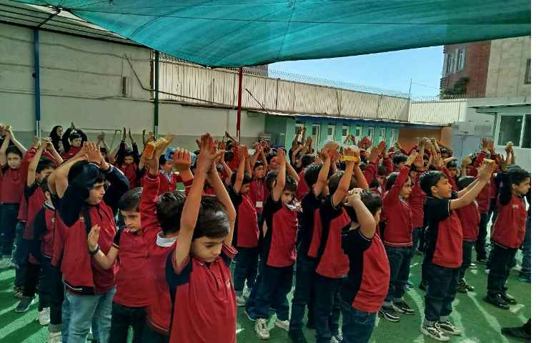 برگزاری مراسم سه شنبه داغ و اهدای جوایز دانش آموزان 11