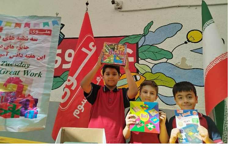 برگزاری مراسم سه شنبه داغ و اهدای جوایز دانش آموزان 8