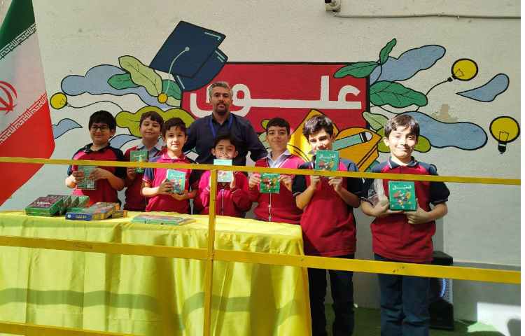 برگزاری مراسم سه شنبه داغ و اهدای جوایز دانش آموزان 8