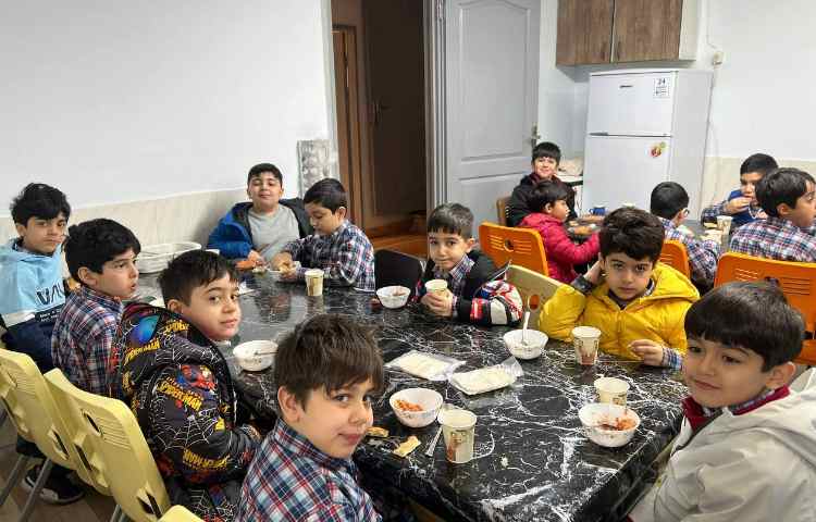 برگزاری مراسم صبحانه املت در دبستان علوی نوین 2