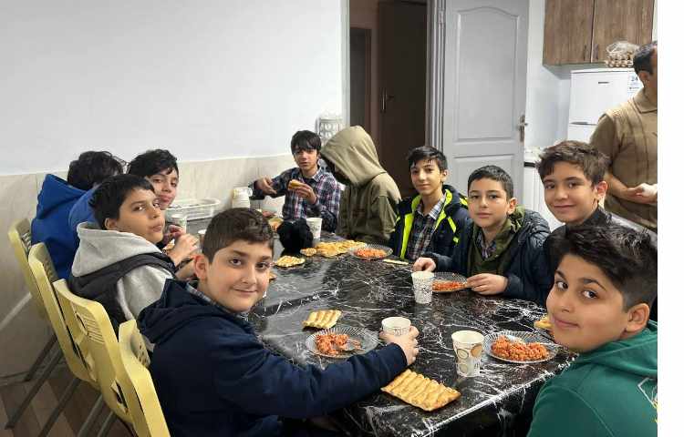 برگزاری مراسم صبحانه املت در دبستان علوی نوین 4