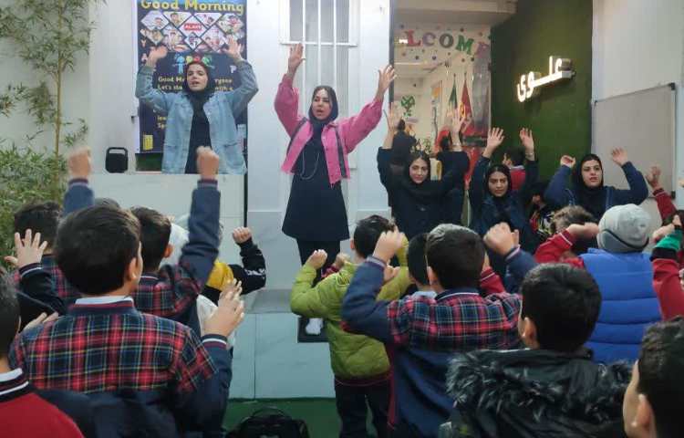 برگزاری مراسم صبحگاهی توسط تیم زبان 1