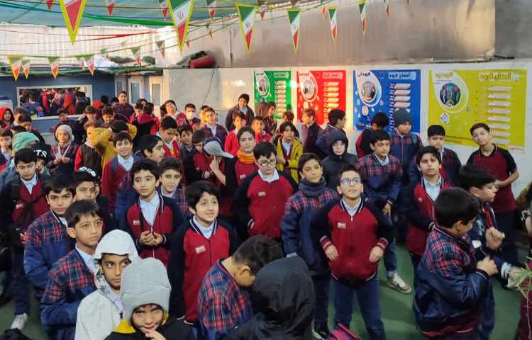 برگزاری مراسم صبحگاهی توسط تیم زبان 4